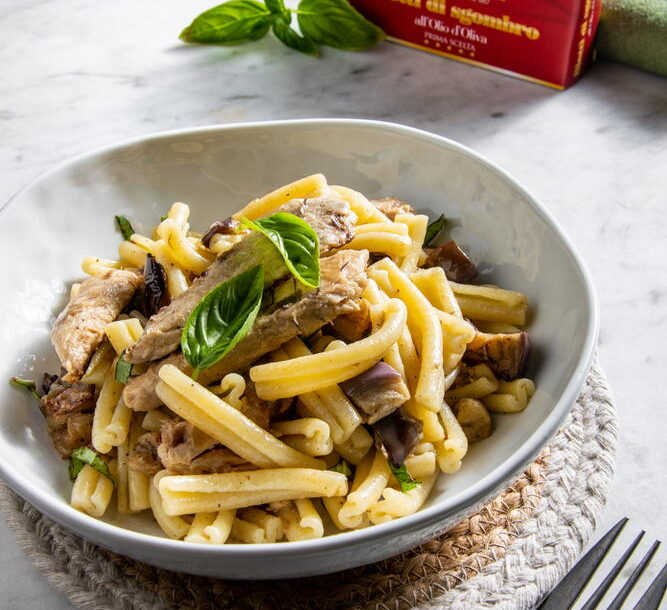 pasta con melanzane e filetti di sgombro