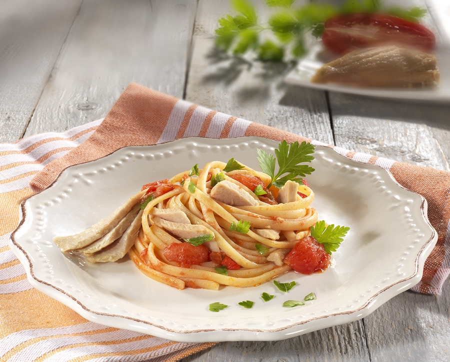 Linguine con Pomodori e Ventresca di Tonno