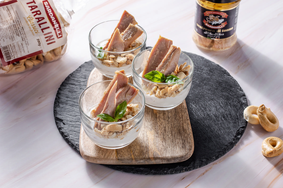 Bicchierini di burrata con ventresca di tonno Sardanelli