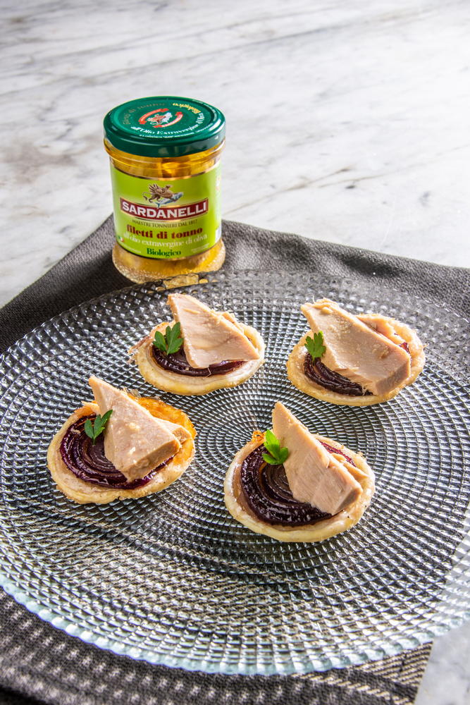 tarte tatin con cipolla e tonno