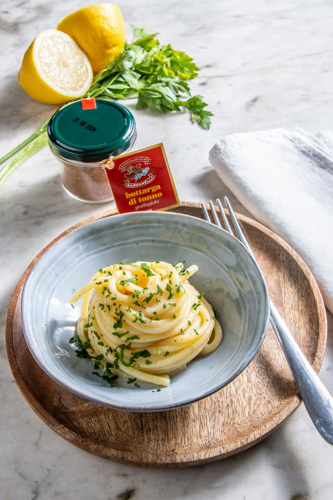 spaghetti al limone con bottarga