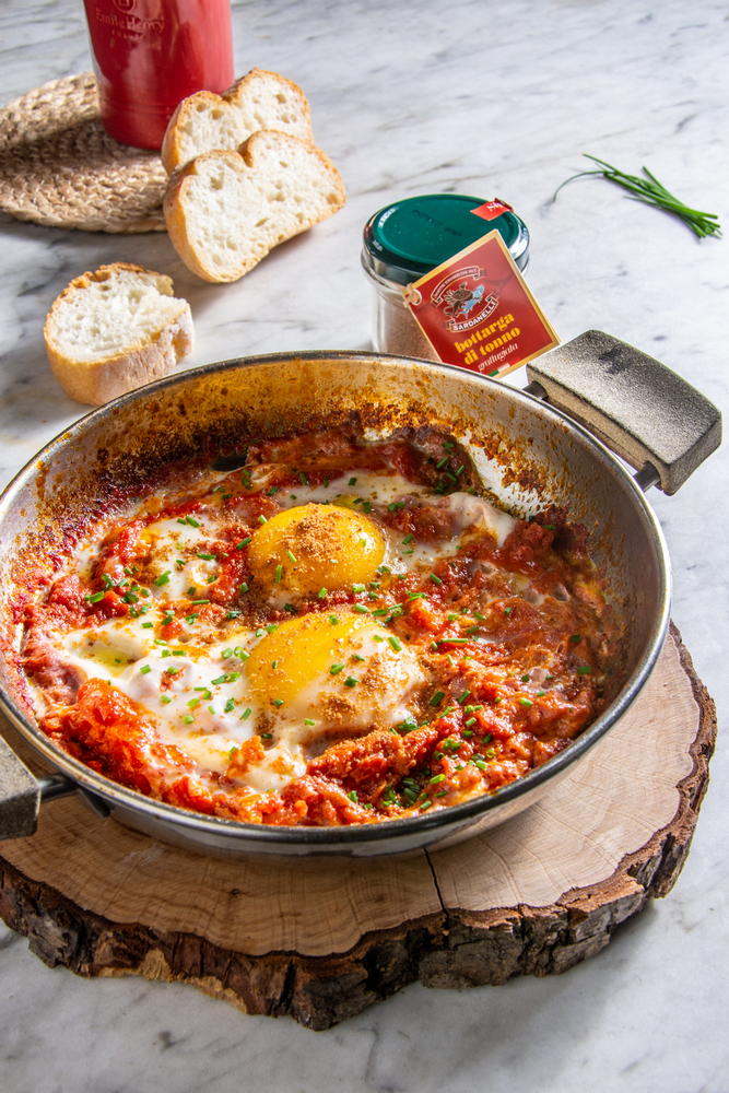 uova al pomodoro con bottarga