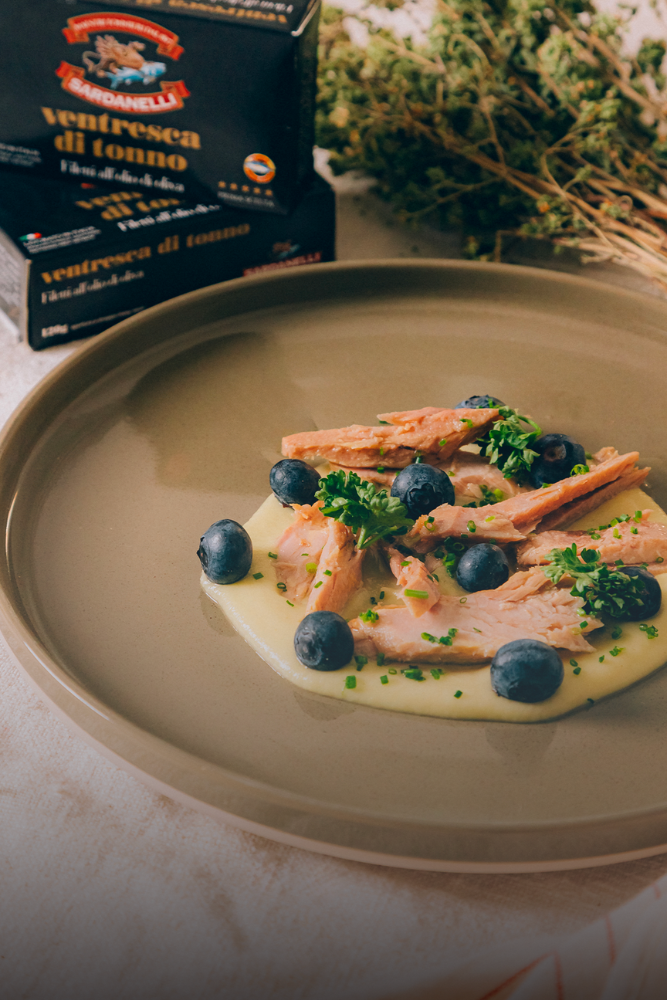 ventresca di tonno con topinambur e mirtilli