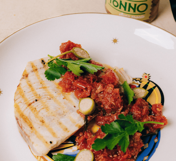 Pesce spada grigliato con sugo di tonno, capperi e olive Sardanelli